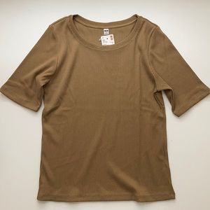 Uniqlo ribbed round neck T